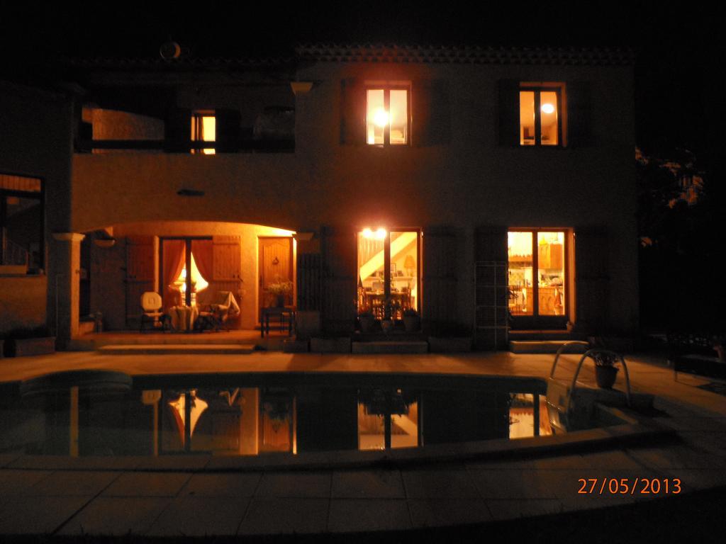 Studio-Mezzanine Dans Villa Cagnes-sur-Mer Quarto foto